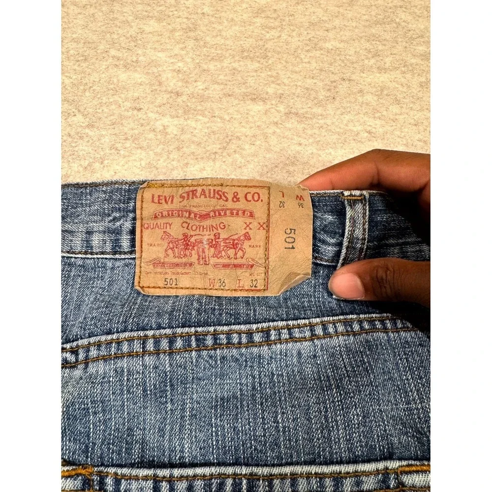 Levis 501 Straight Jeans Mens 36x32 Blue Denim Medium Wash‎ Mid Rise Button Fly